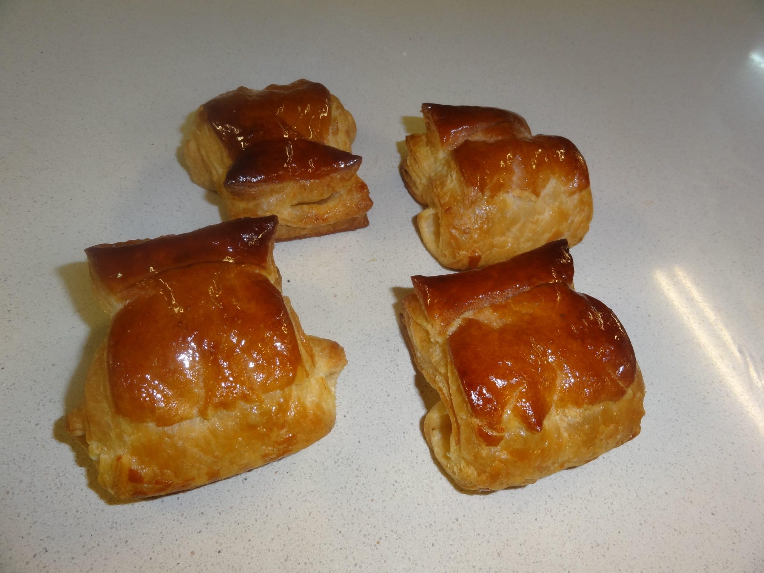 CANUTILLO DE HOJALDRE Y CREMA